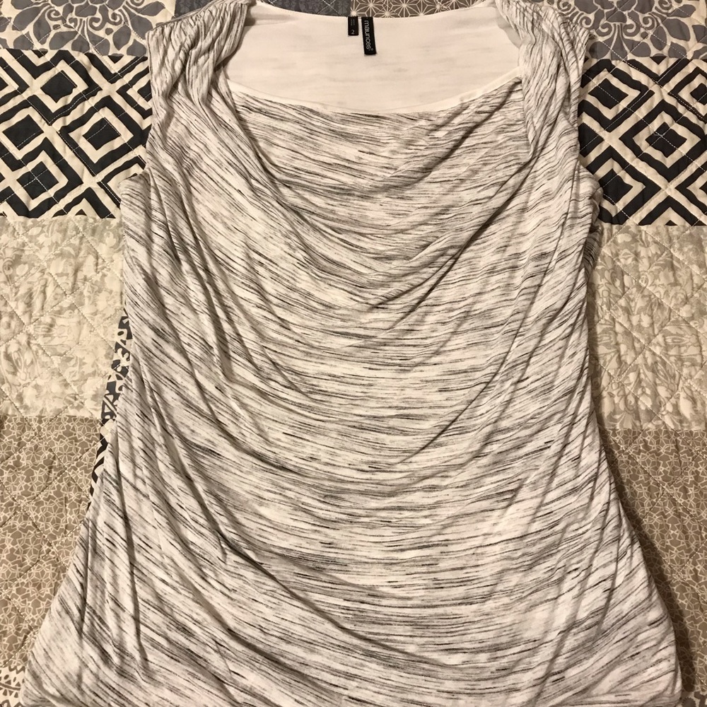 Grey/White pattern scoop neck ruched blouse